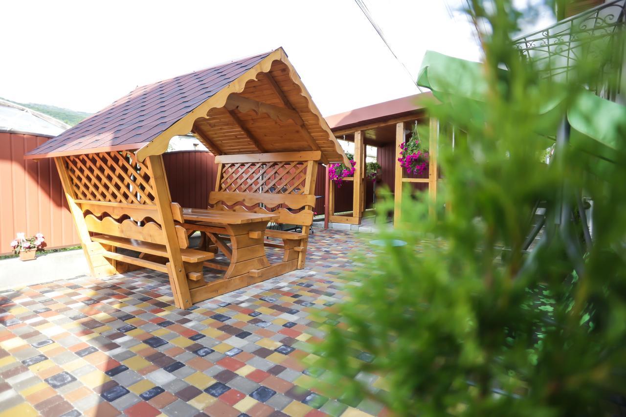 U Maksa Solochin Exterior foto